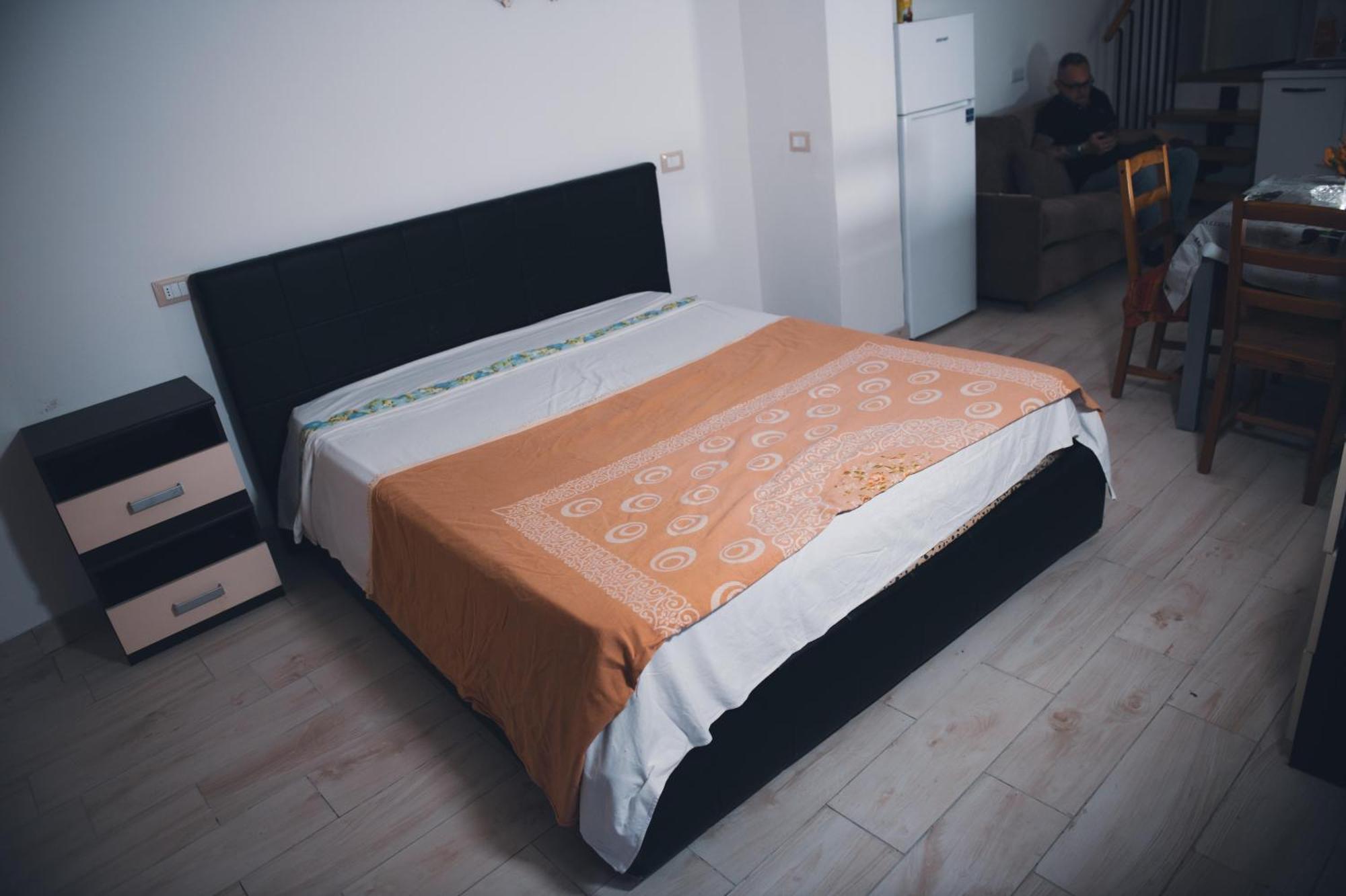 Home Peterpan, B&B Direttamente Sulla Piazza Casal Fiumanese Eksteriør billede
